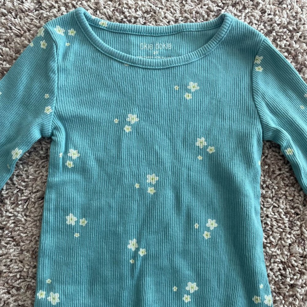 Green - Picture 2 of 4